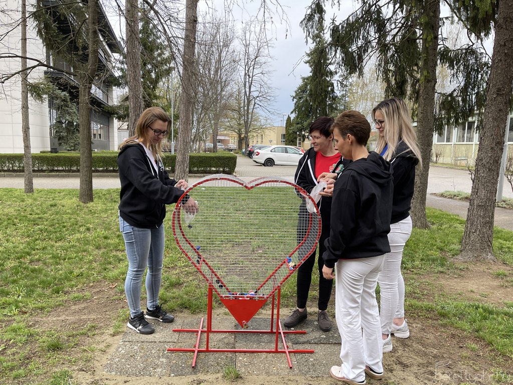 Kupakgyűjtő szívet avattak 16